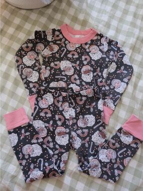 Norma & Madison Kids Santa Print Pajama Set in Gray/Black and Pink